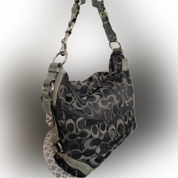 EUC Coach Shoulder Bag - Picture 2 of 7